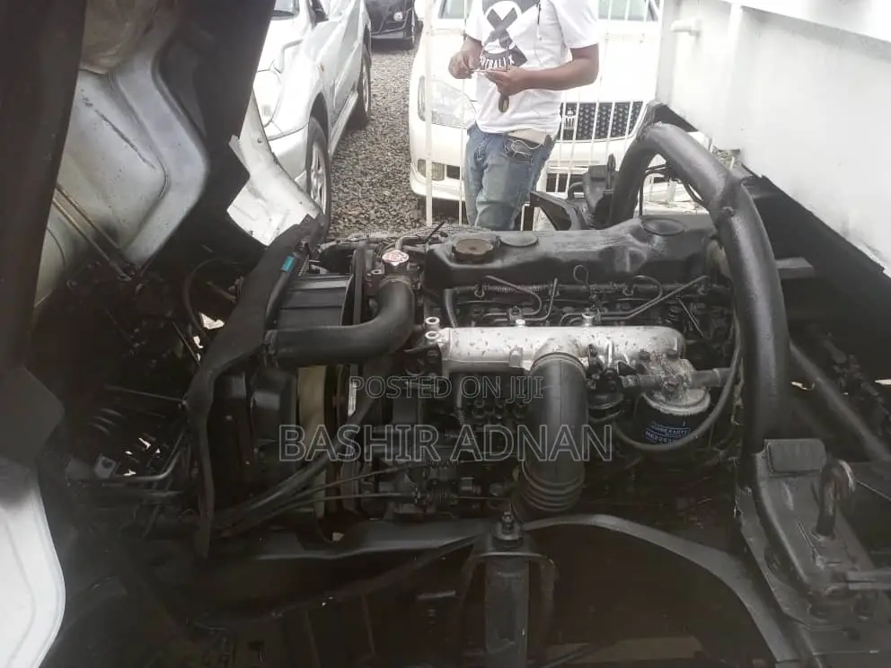 Mitsubishi Canter Mpya Chasis Yenye(With) Helper 3 Tonnes.