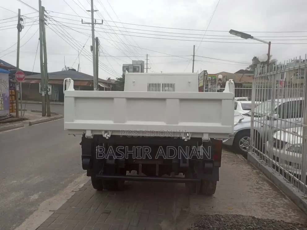 Mitsubishi Canter Mpya Chasis Yenye(With) Helper 3 Tonnes.
