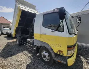 Mitsubishi Fuso Dumper Tani 4(Tonnes) Mpya Unregistered.