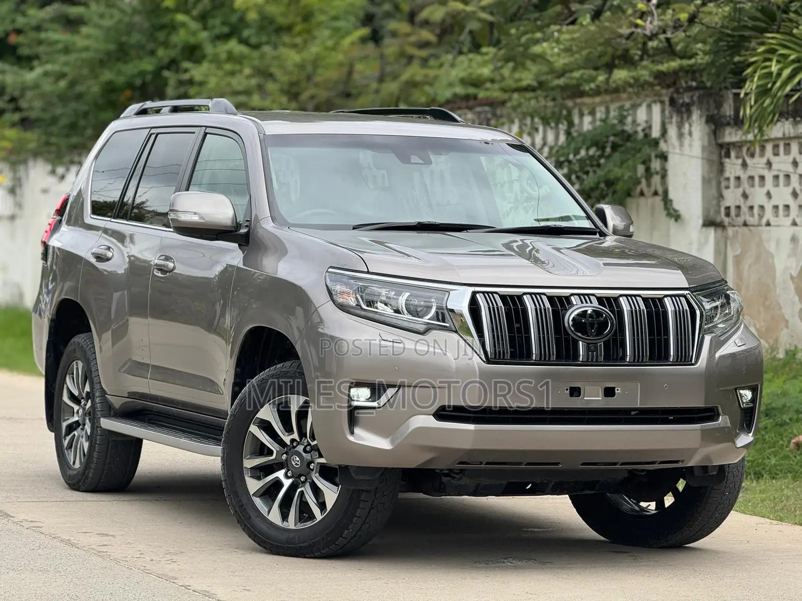 Toyota Land Cruiser Prado 2023 Gray