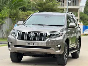 Toyota Land Cruiser Prado 2023 Gray