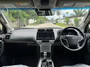 Toyota Land Cruiser Prado 2023 Gray