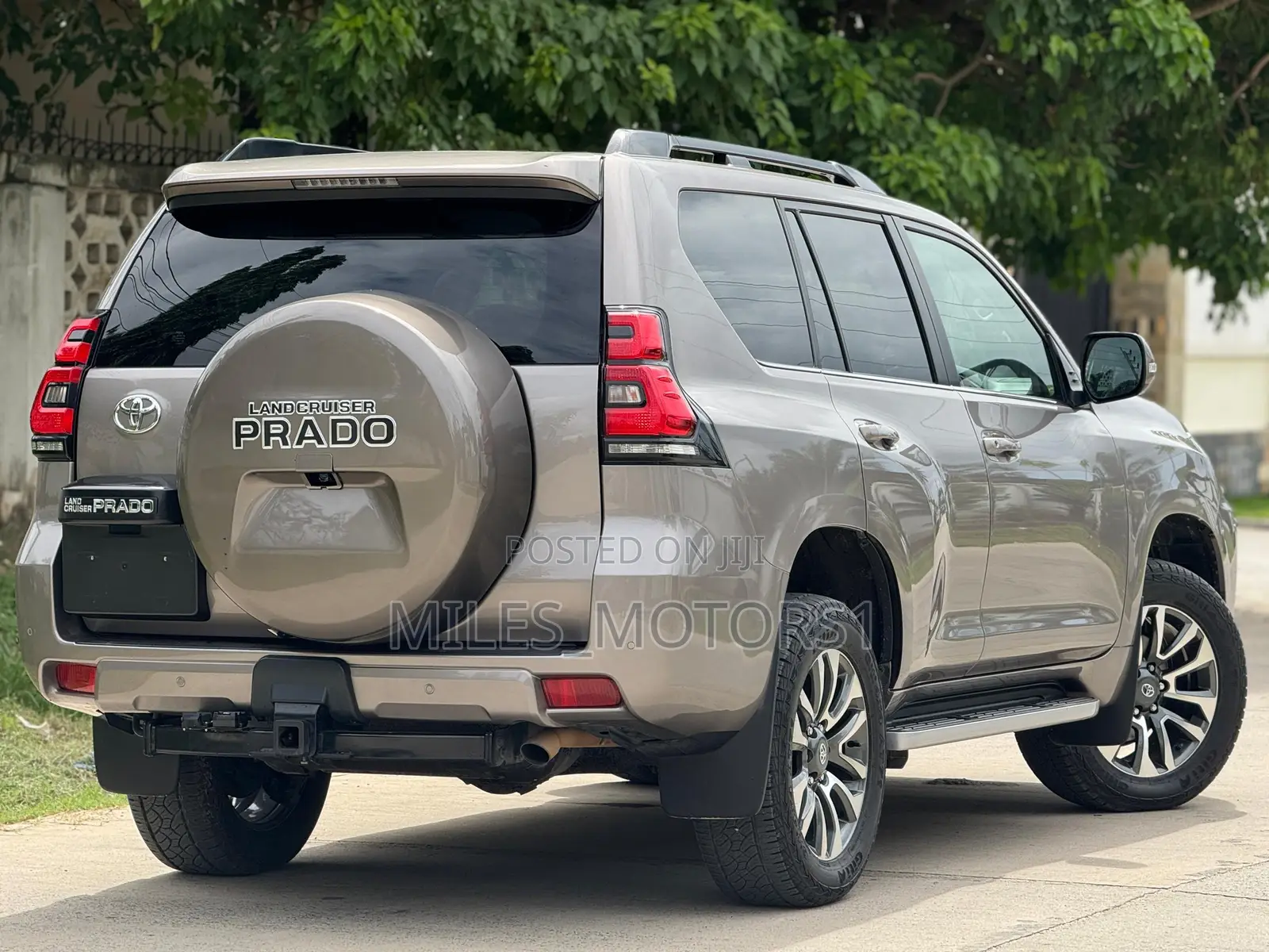 Toyota Land Cruiser Prado 2023 Gray