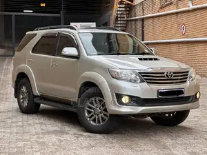 Photo - Toyota Fortuner 2013 Silver