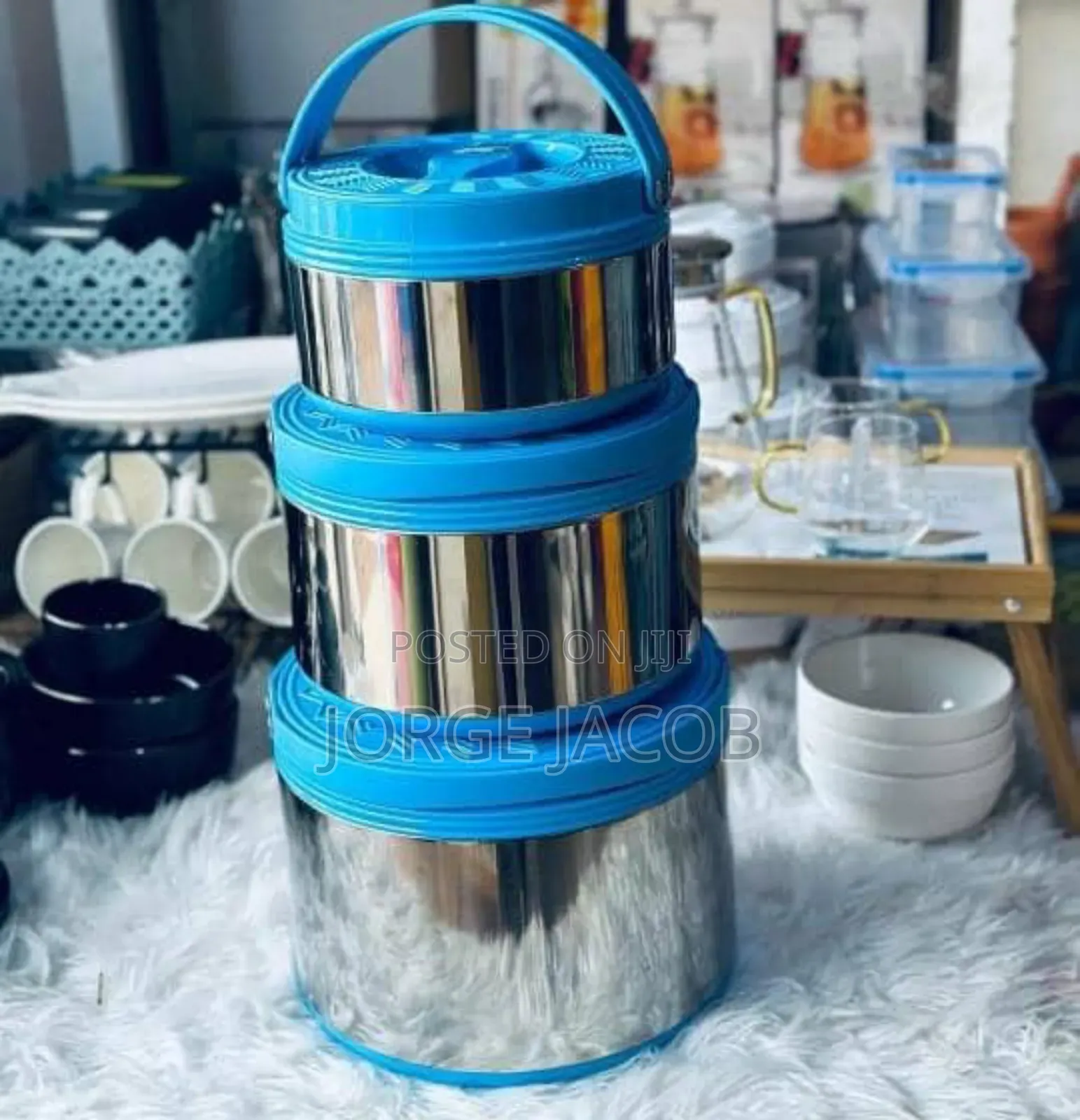 3-in-1 Insulated Lunch Box Designed to Keep Food Warm