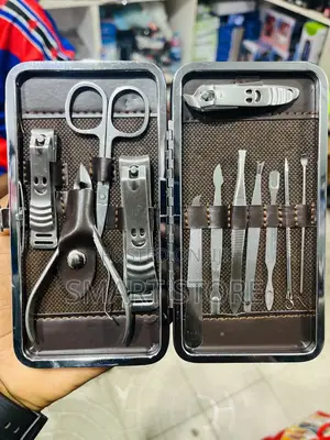 Manicure Nail Cut – Clean Elegant Finish Set
