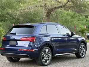 Audi Q5 2.0T Premium AWD quattro 2019 Blue