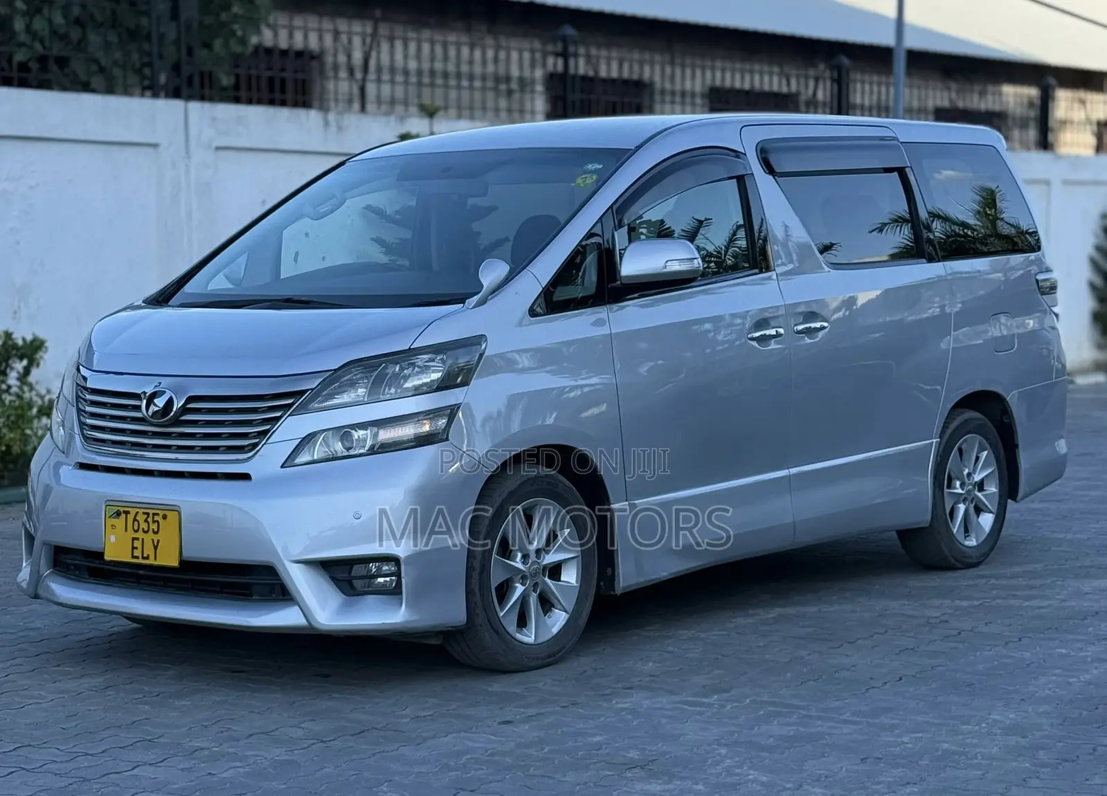 Toyota Vellfire 2009 Silver