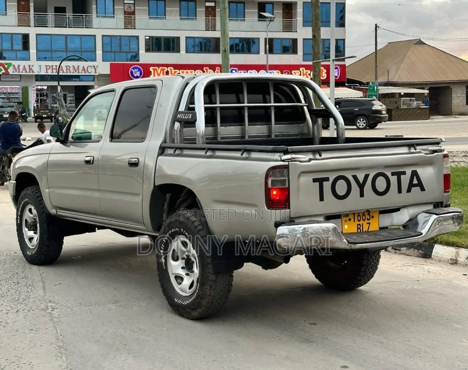 Toyota Hilux 2002 Gray