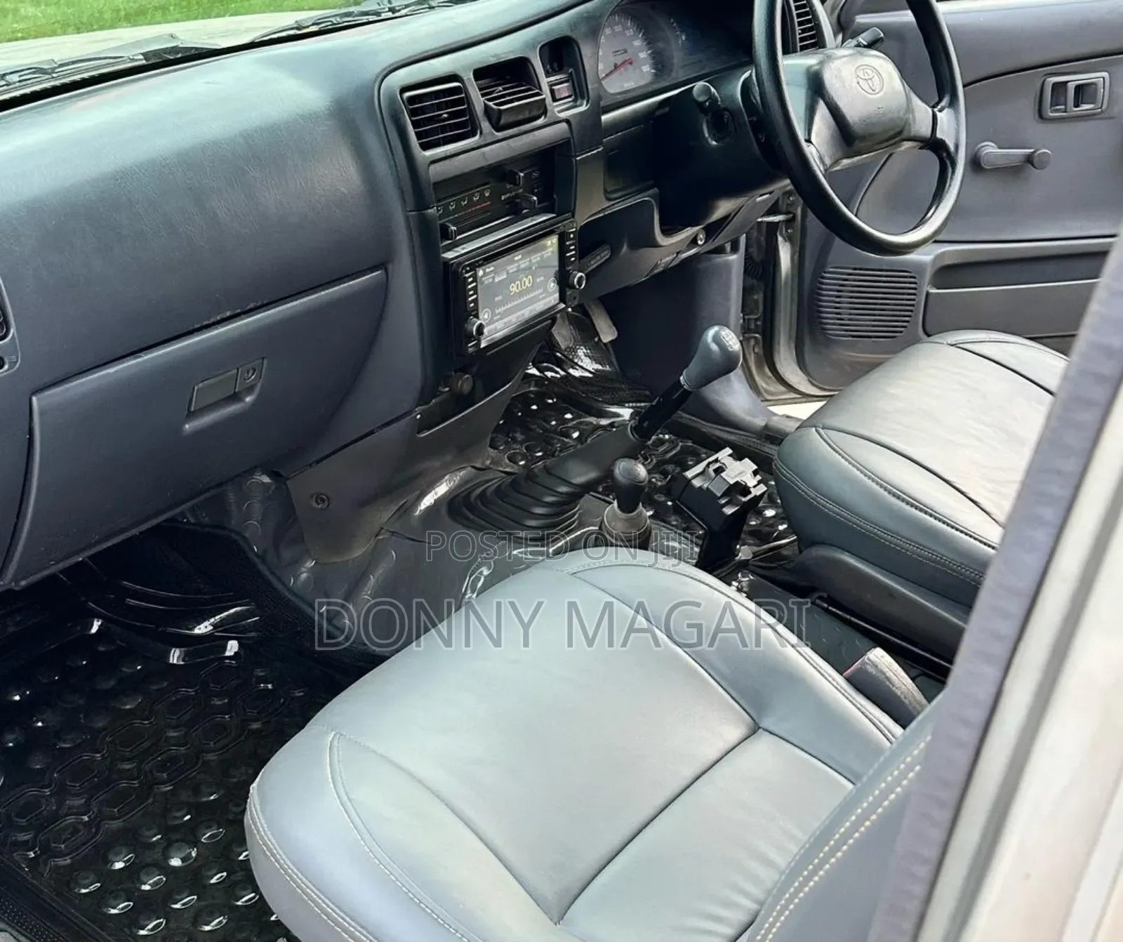 Toyota Hilux 2002 Gray
