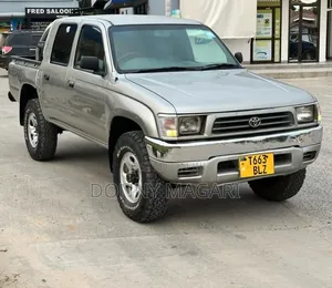 Toyota Hilux 2002 Gray