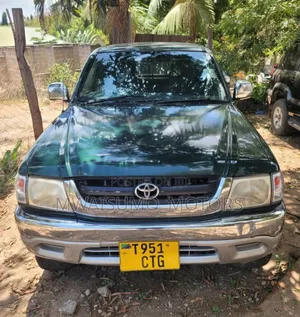 Toyota Hilux 2003 Green