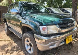 Toyota Hilux 2003 Green
