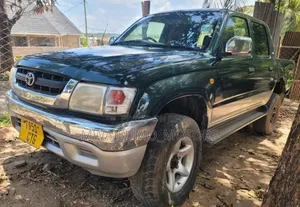 Toyota Hilux 2003 Green