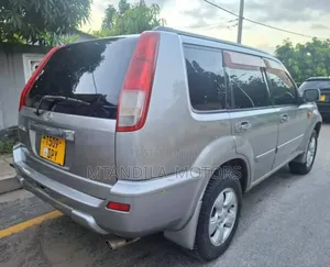 Nissan X-Trail Automatic 2005 Gray