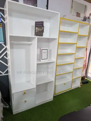 Kabati Ya Wazi Ya Nguo Na Mikoba Classic Sana