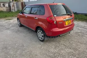Photo - Mazda Verisa 2010 Orange