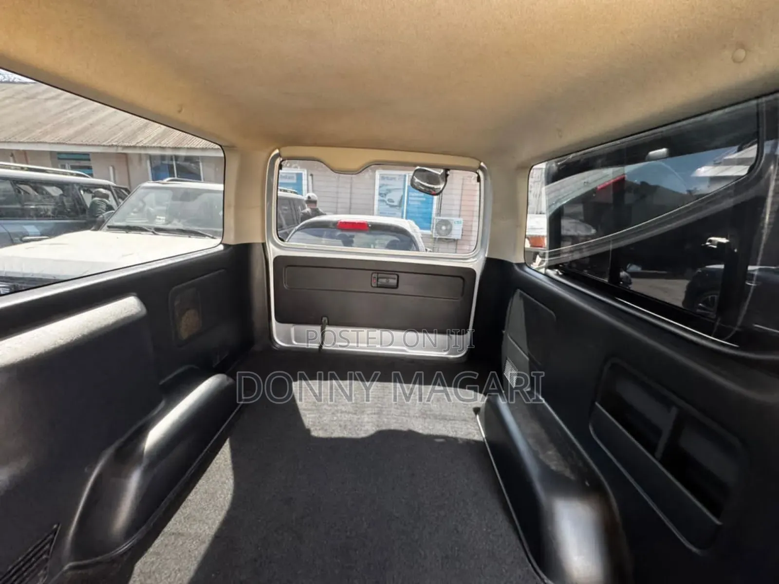 Toyota HiAce 2010 Silver