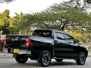 Toyota Hilux 2022 Matt Black