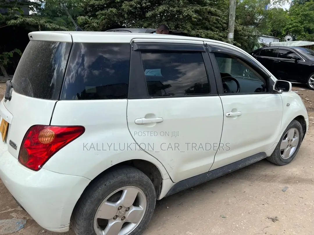 Toyota IST 2003 White