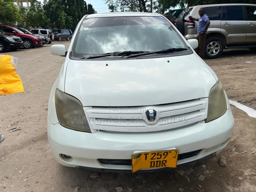 Toyota IST 2003 White