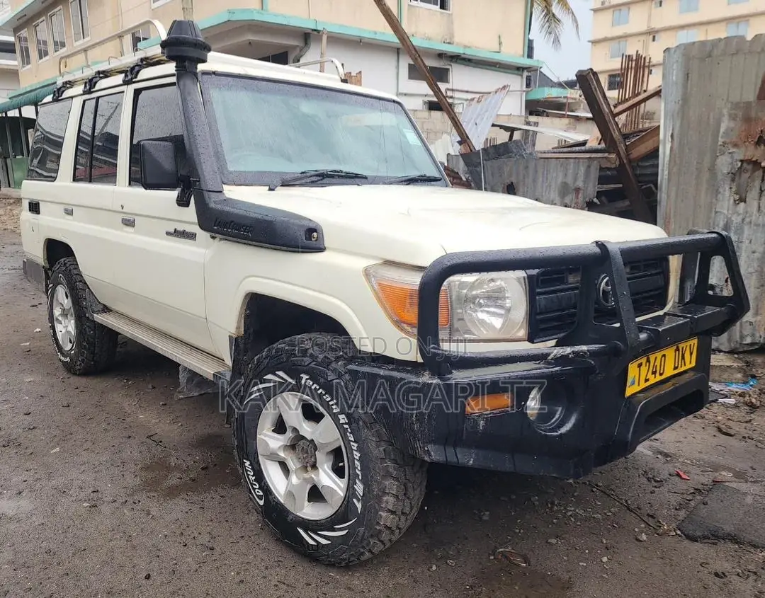 Toyota Land Cruiser 2012 White