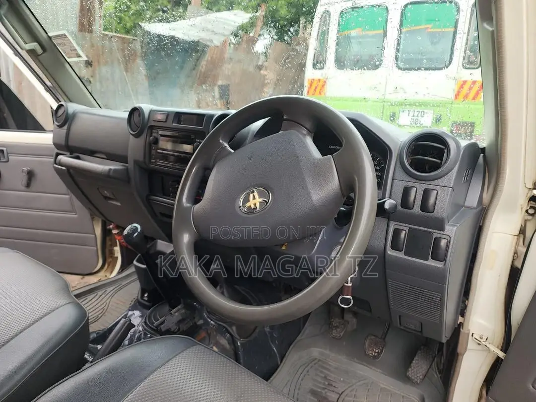 Toyota Land Cruiser 2012 White