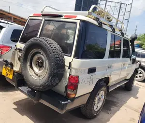Toyota Land Cruiser 2012 White