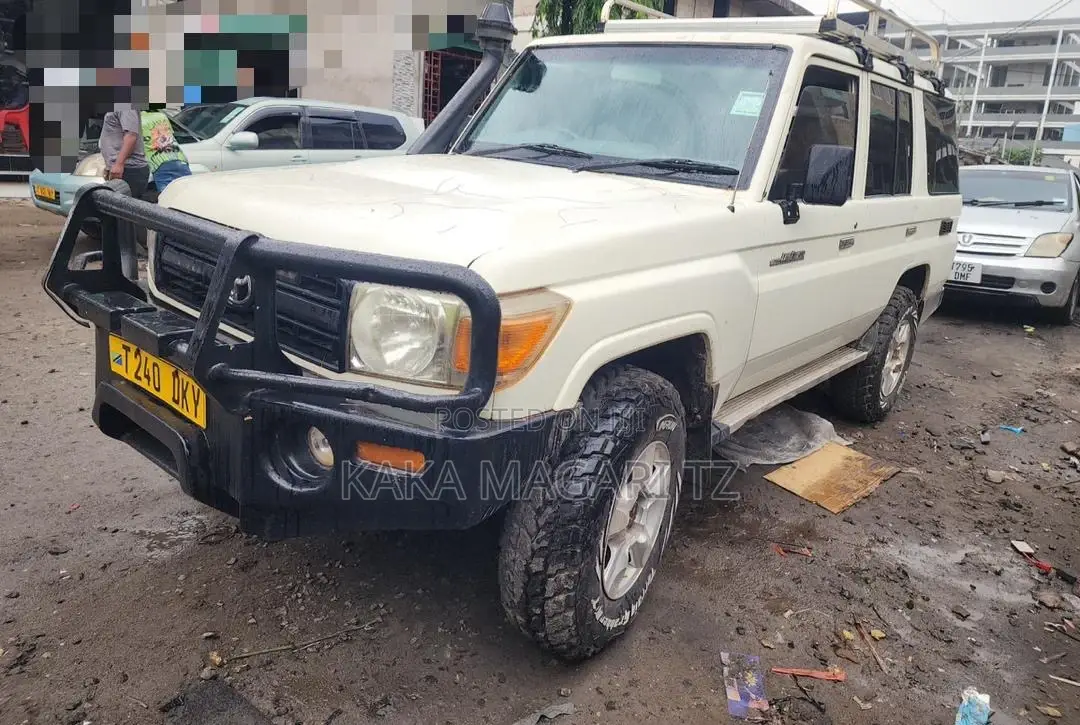 Toyota Land Cruiser 2012 White