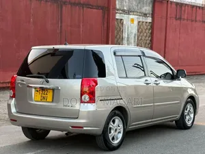 Photo - Toyota Raum 2003 Silver