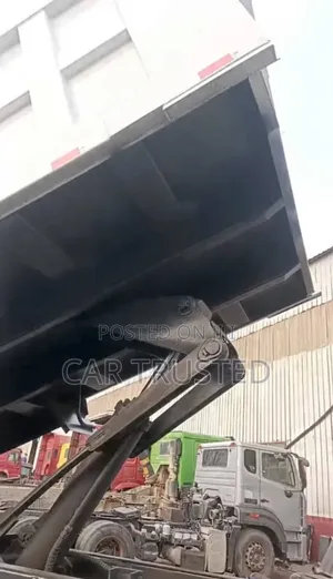 Dupper Truck