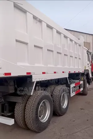 Dupper Truck