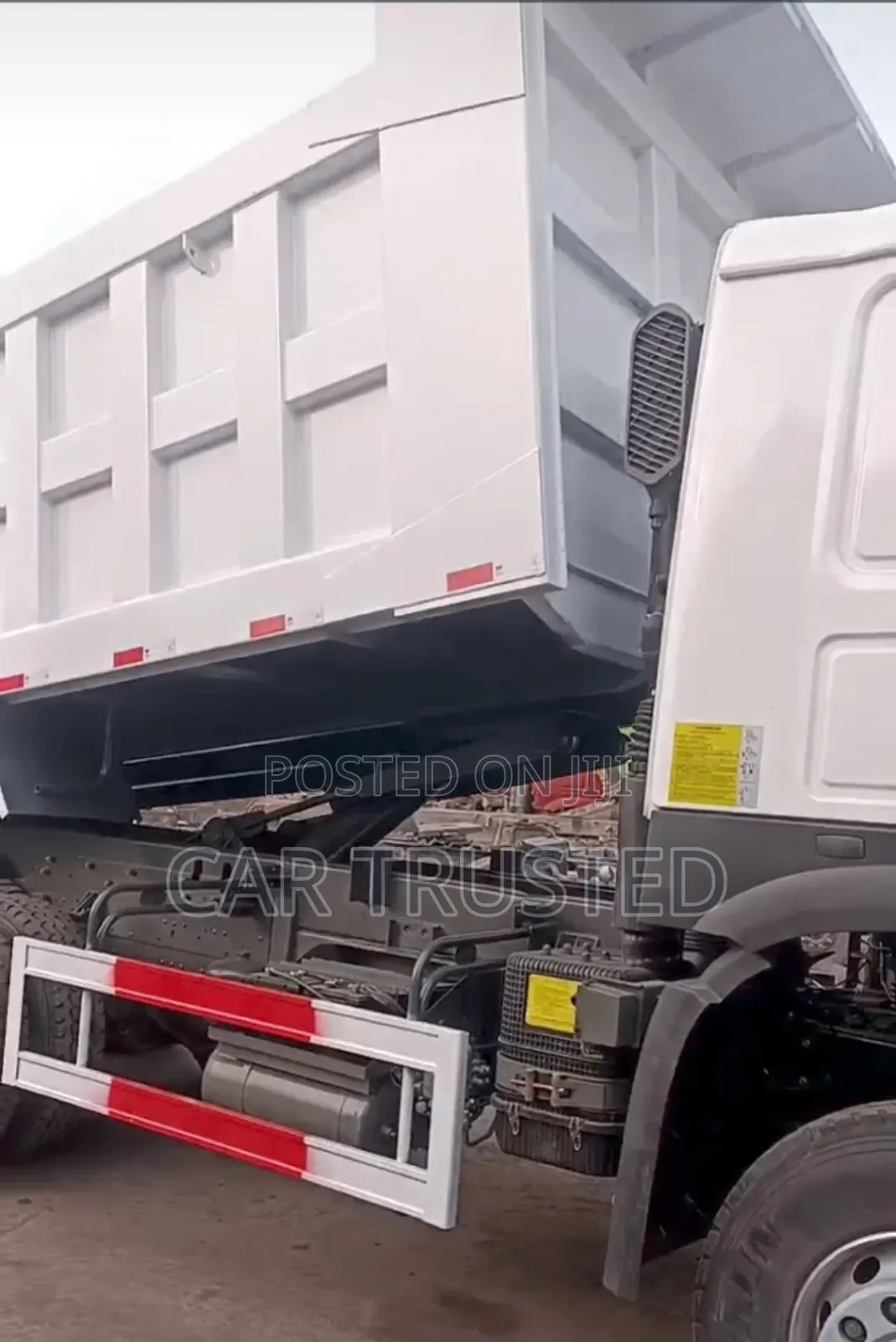 Dupper Truck