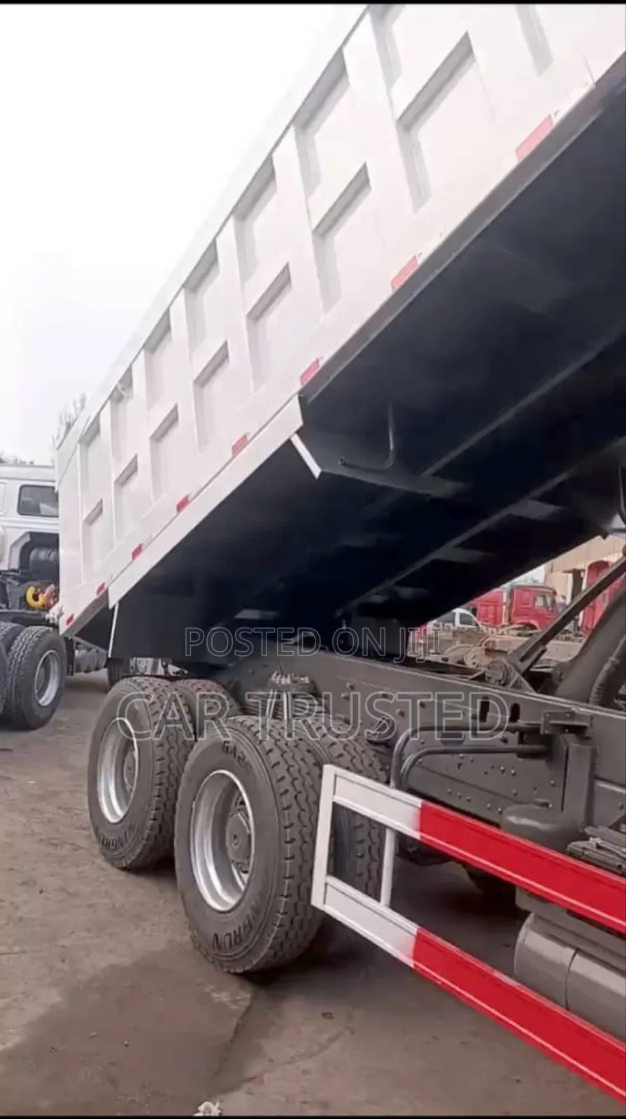 Dupper Truck