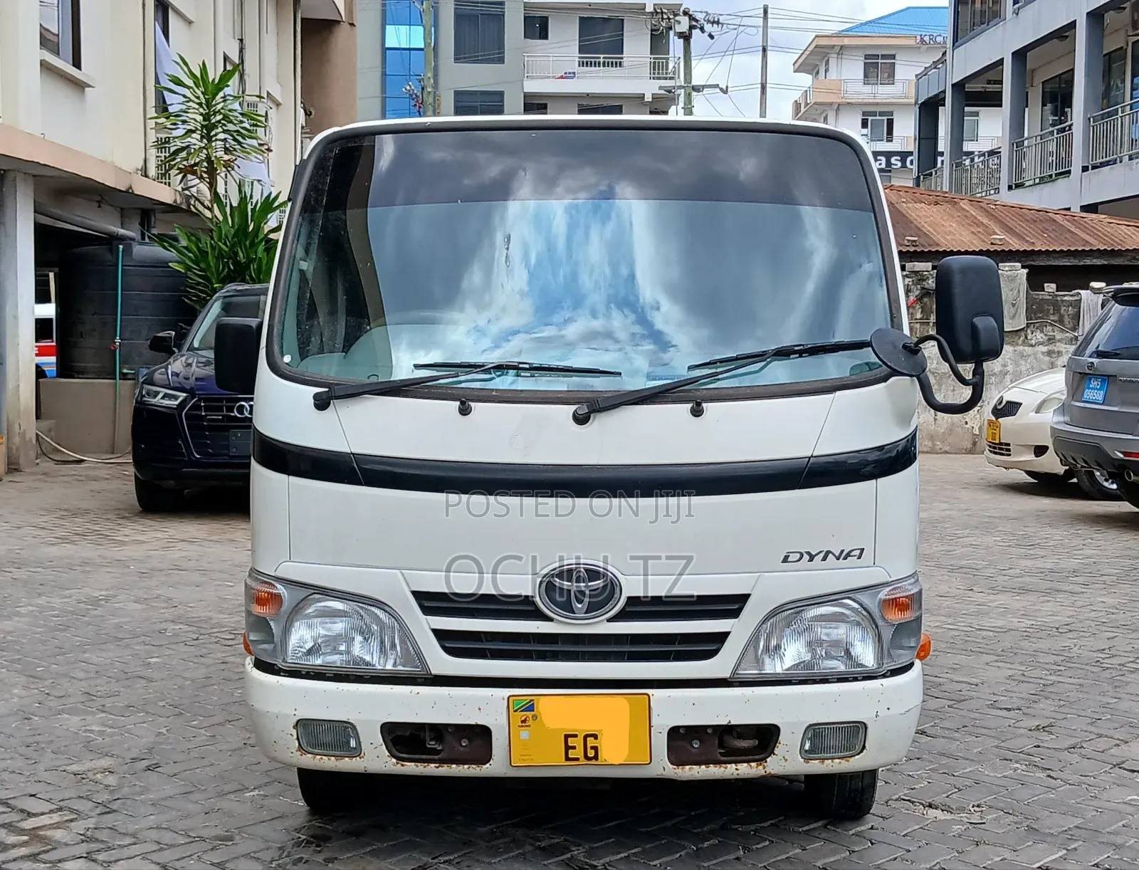 Toyota Dyna 2010 White