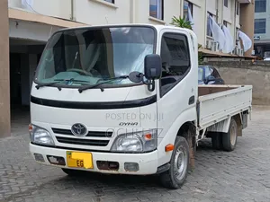 Toyota Dyna 2010 White