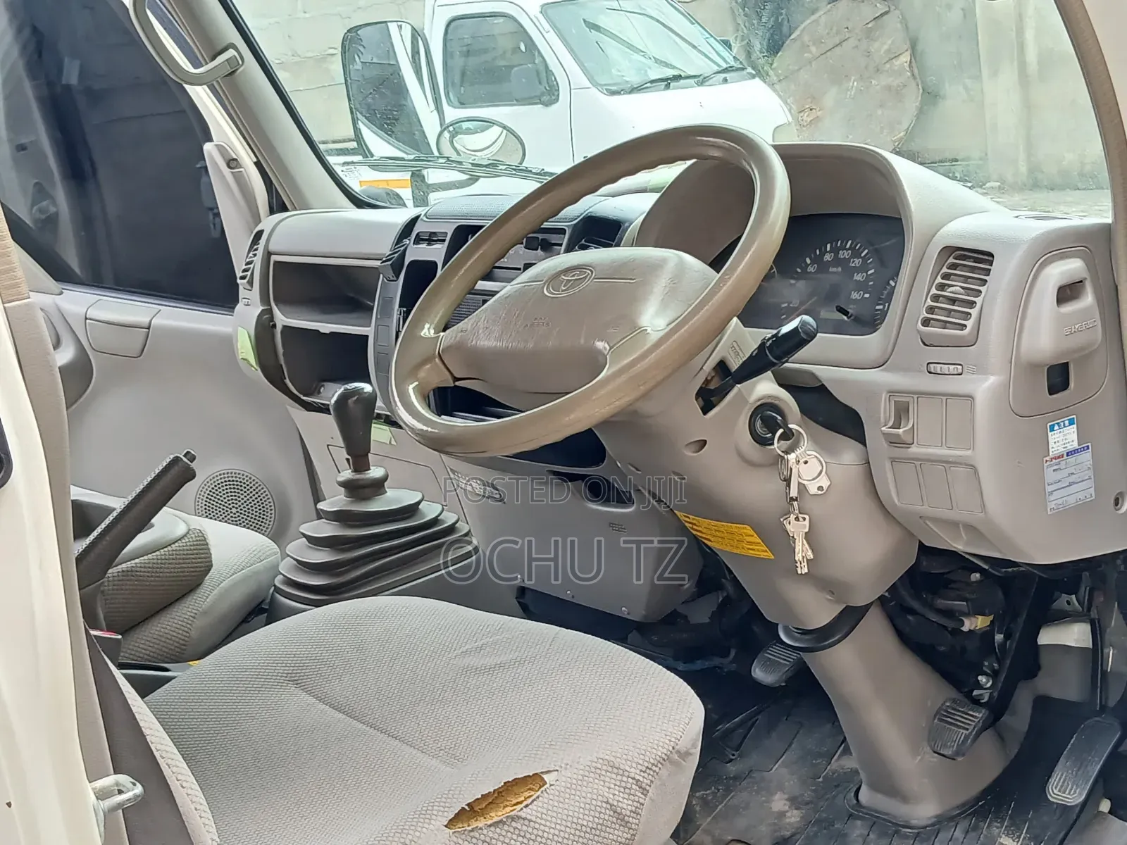 Toyota Dyna 2010 White
