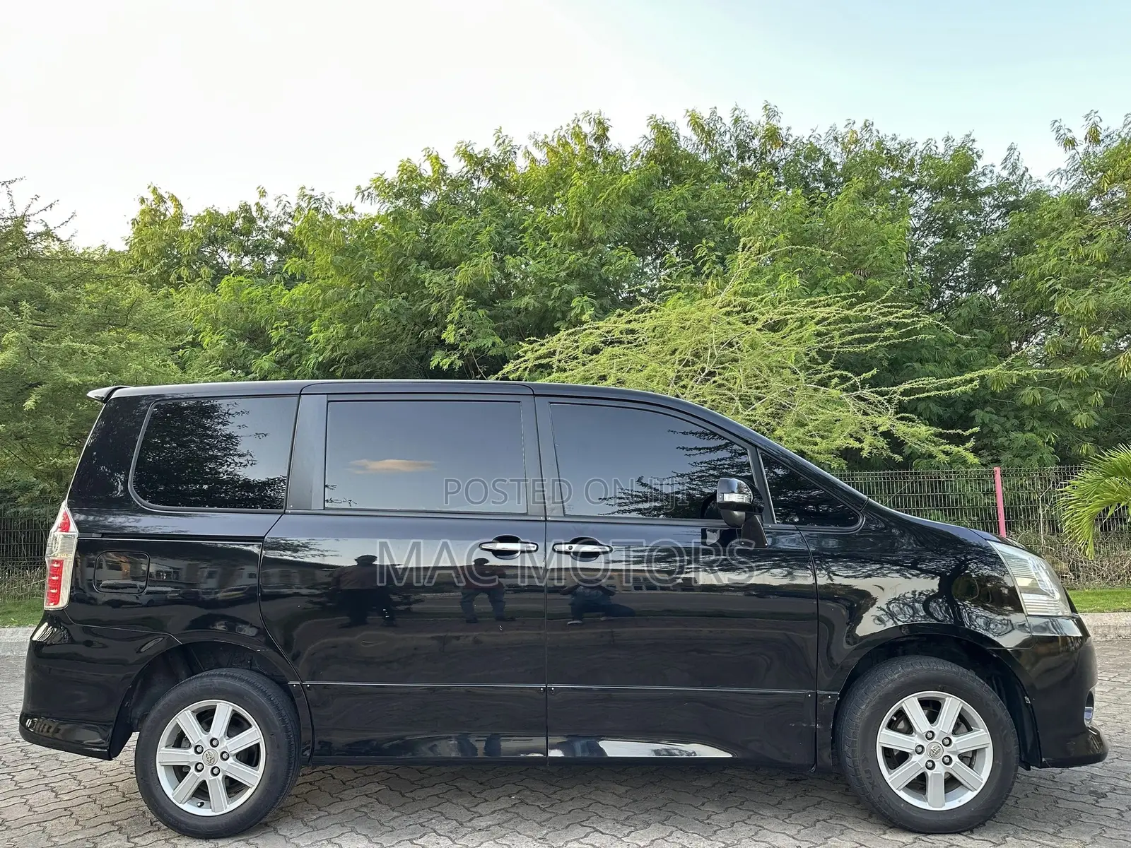 Toyota Noah 2007 Black