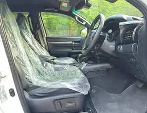 Toyota Hilux 2023 Off white