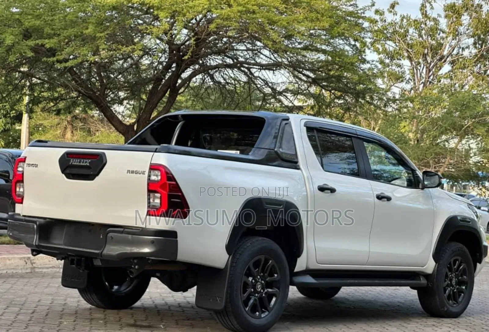 Toyota Hilux 2023 Off white
