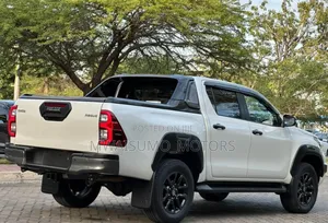 Toyota Hilux 2023 Off white