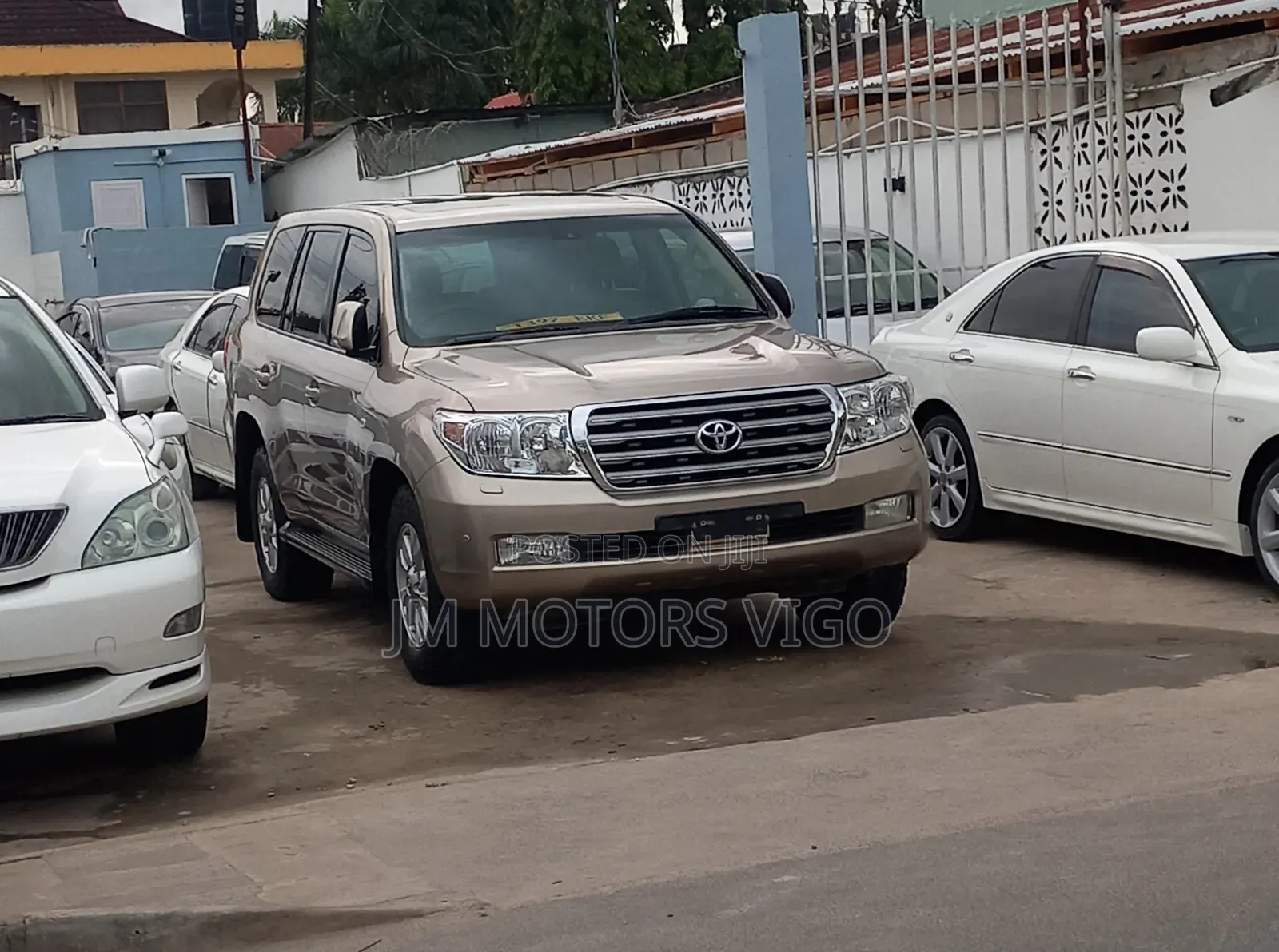 Toyota Land Cruiser 2010 Gold