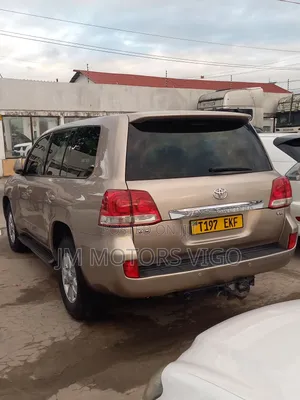 Toyota Land Cruiser 2010 Gold