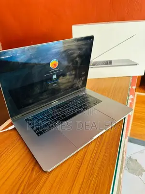 Laptop Apple MacBook Pro 2018 16GB Intel Core I7 SSD 256GB