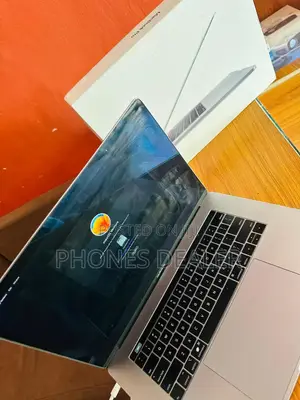 Laptop Apple MacBook Pro 2018 16GB Intel Core I7 SSD 256GB