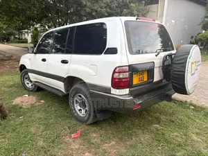 Toyota Land Cruiser HDJ 100 2003 White