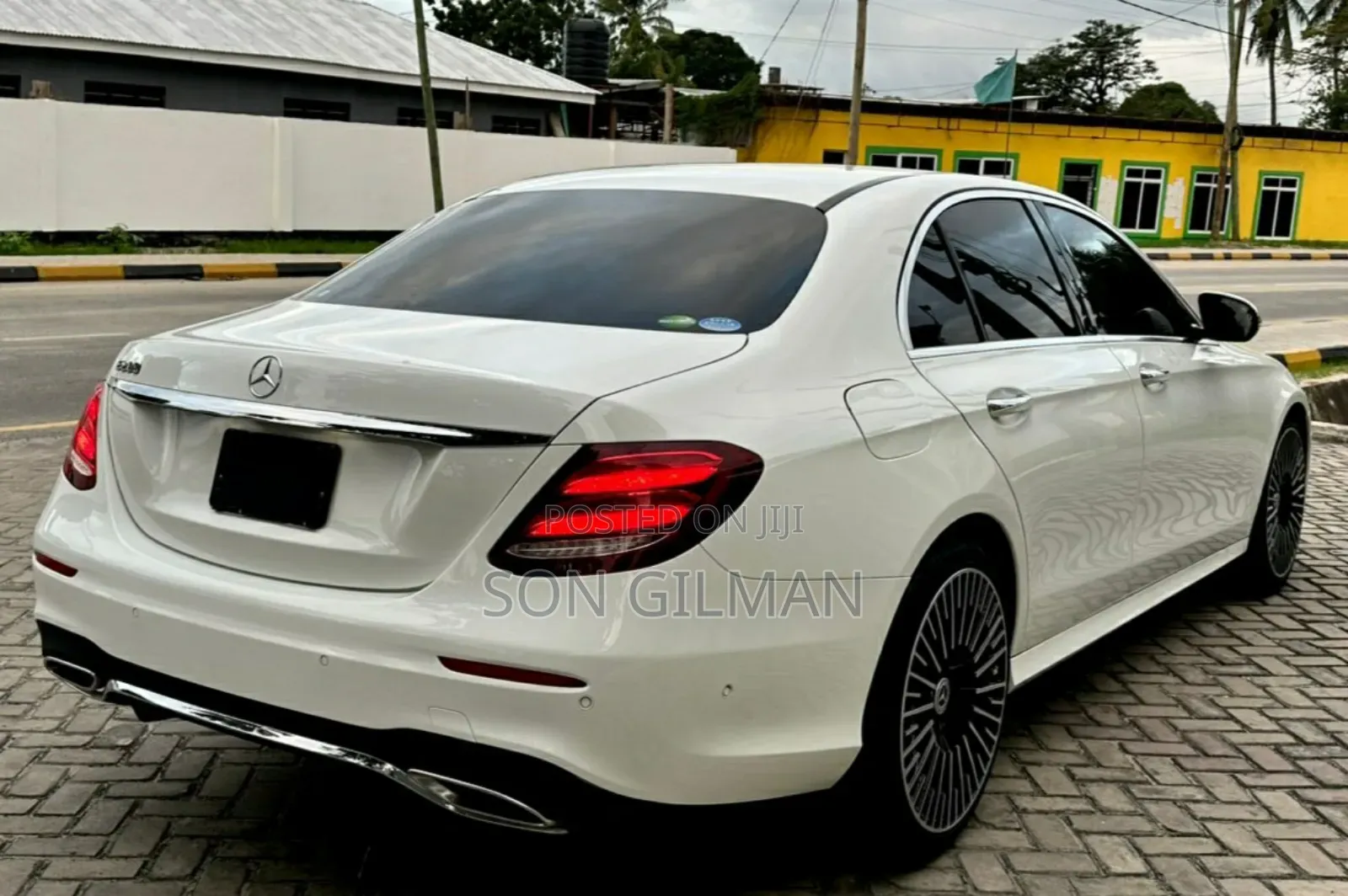 Mercedes-Benz E200 2017 Pearl