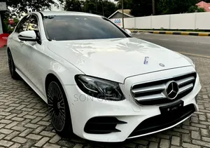 Mercedes-Benz E200 2017 Pearl