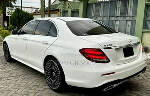 Mercedes-Benz E200 2017 Pearl