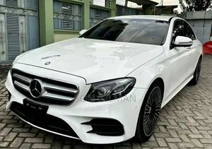 Mercedes-Benz E200 2017 Pearl